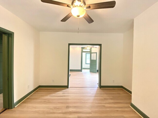 Building Photo - 3 Bed/1 Bath Home in Beechview with Bonus ...