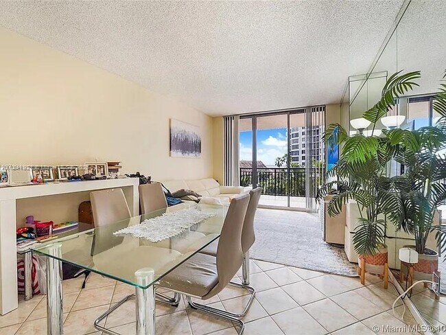 Foto del edificio - 540 Brickell Key Dr