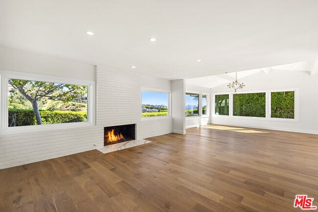 Building Photo - 9881 Beverly Grove Dr