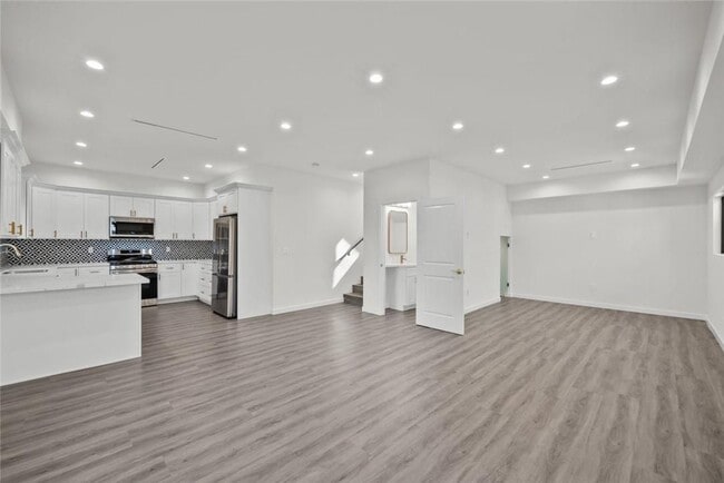 Building Photo - 6245 McLaren Ave