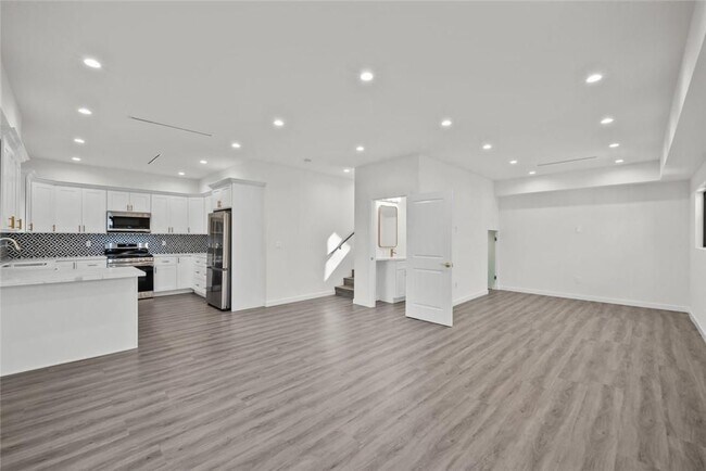Foto del edificio - 6245 McLaren Ave