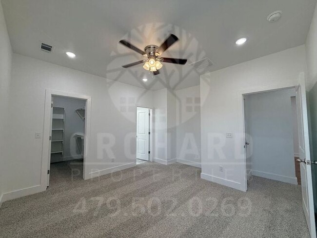 Building Photo - Garrison | Duplex with Garage in Siloam Springs!