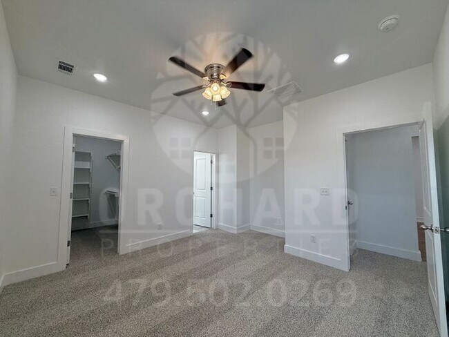Foto del edificio - Garrison | Duplex with Garage in Siloam Springs!