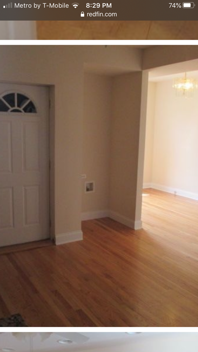 Hardwood floors - 7406 N Oakley Ave