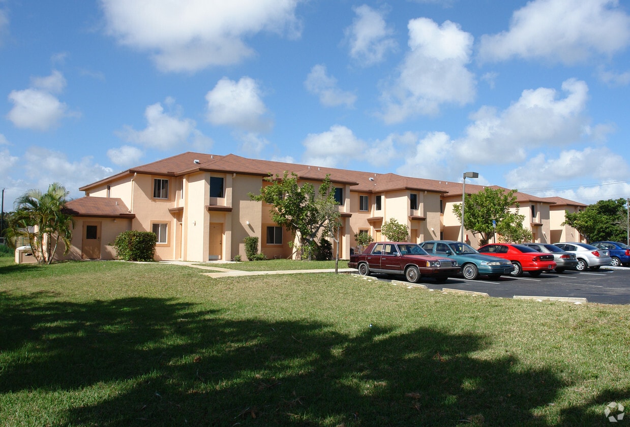 Building Photo - 1100-1150 NW 1st St