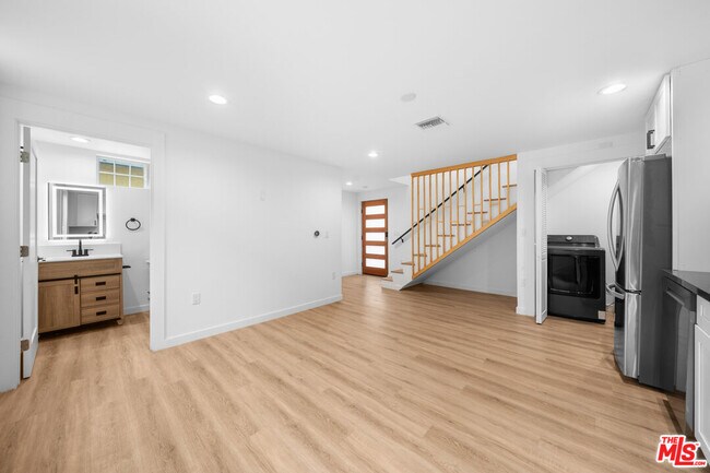 Foto del edificio - 1535-1538 N Kingsley Dr