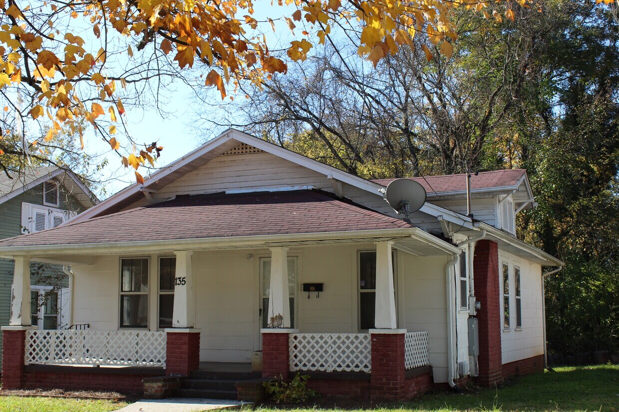 Primary Photo - 135 S Van Gilder Plz