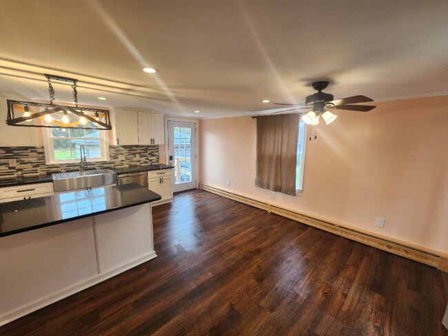 Building Photo - 5258 Chestnut Ridge Rd
