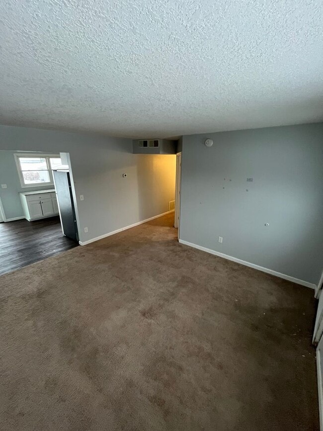 Building Photo - New 3 bedroom listing! Move in special!