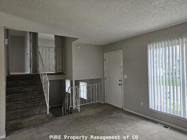 Foto del edificio - Tri-level home with central air and 1-car garage