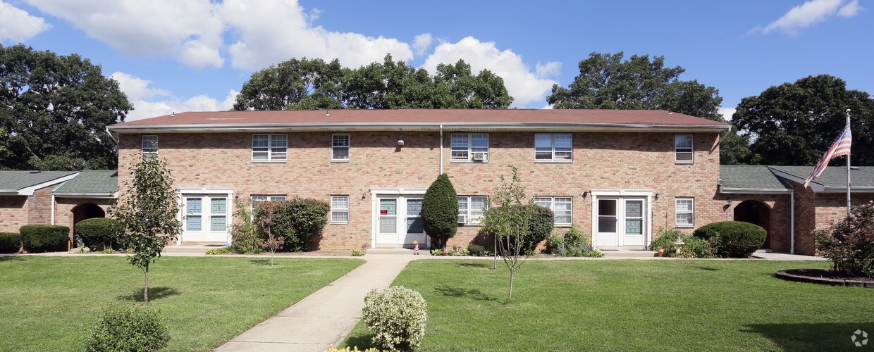 Fairfield Courtyard At Bohemia Apartments Bohemia, NY