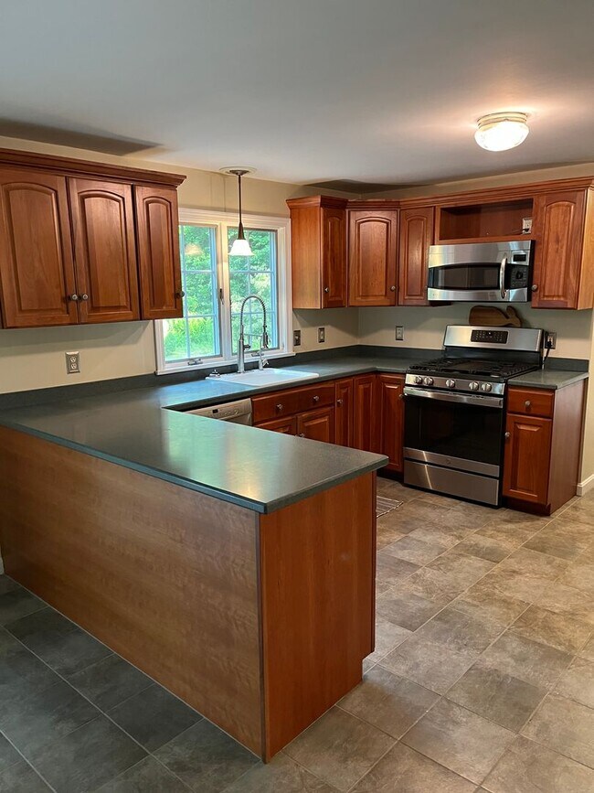 Foto del edificio - Executive 4 Br / 2.5 Ba Executive Colonial in Sandwich