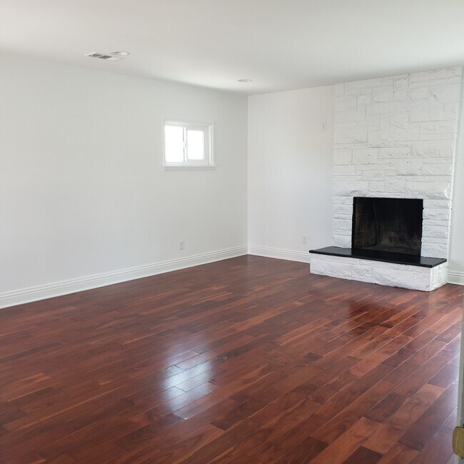 Living Room - 10966 Braddock Dr
