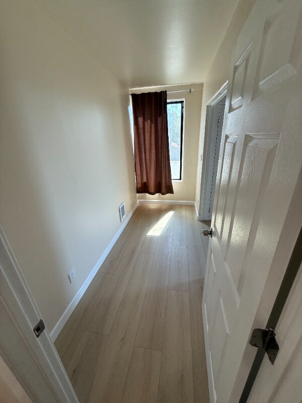 Foto del edificio - 1701 Le Roy Ave