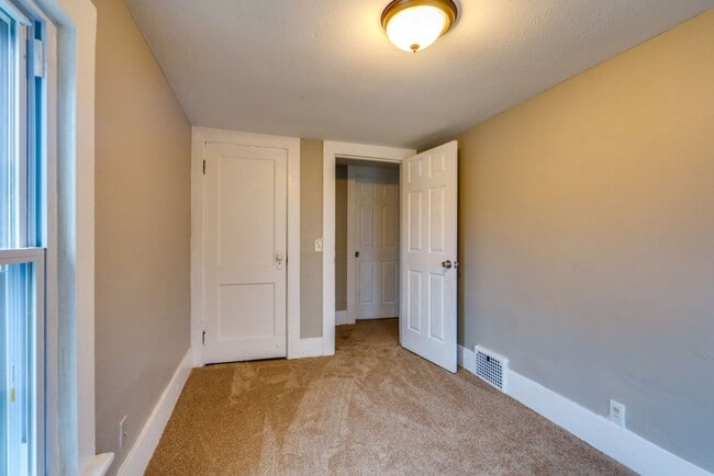 Foto del edificio - Spacious 3 Bedroom Akron Home