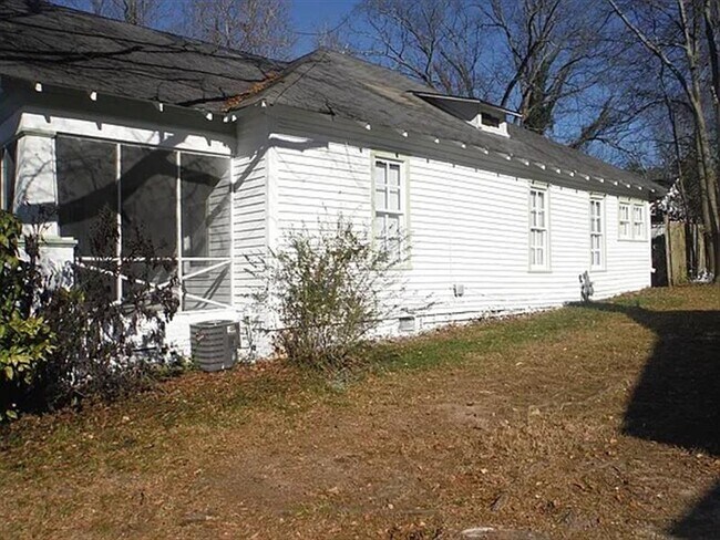 Building Photo - 6063 Spring St