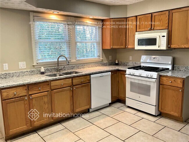 Building Photo - 4085 Spinnaker Dr