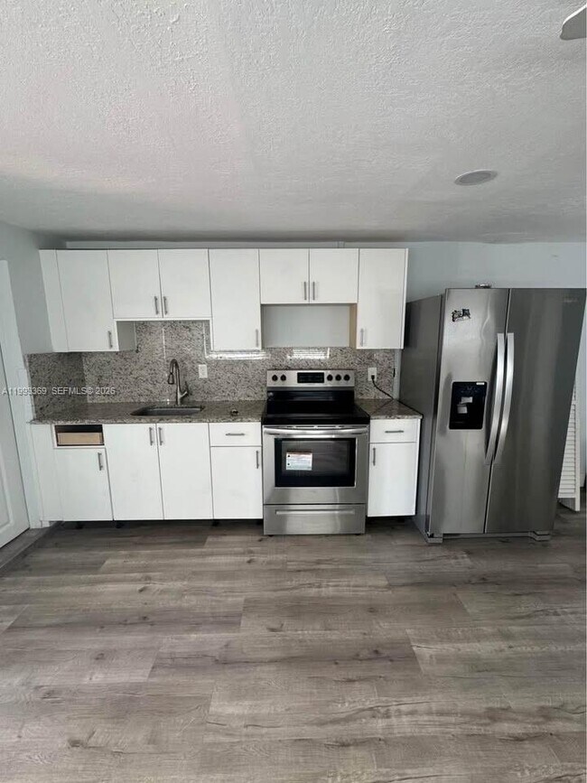 Foto del edificio - 7620 SW 21st St