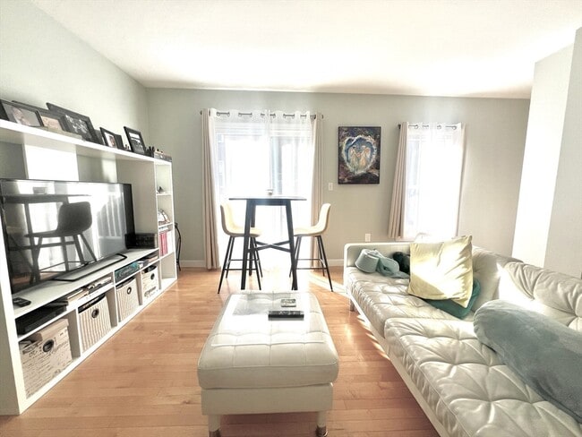 Foto del edificio - 426 Medford St