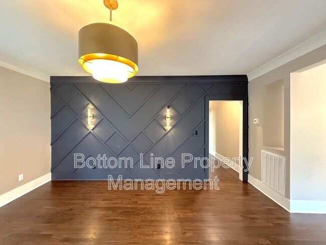 Building Photo - 621 S Summit Ave