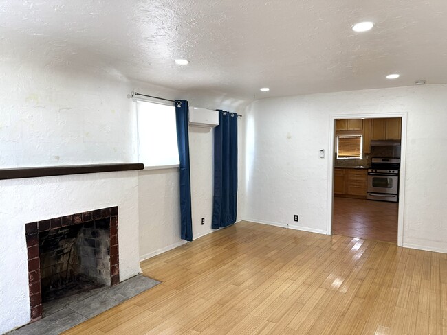 Foto del edificio - 10832 Westminster Ave