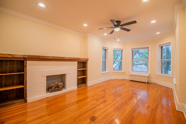 Foto del edificio - 7648 N Greenview Ave