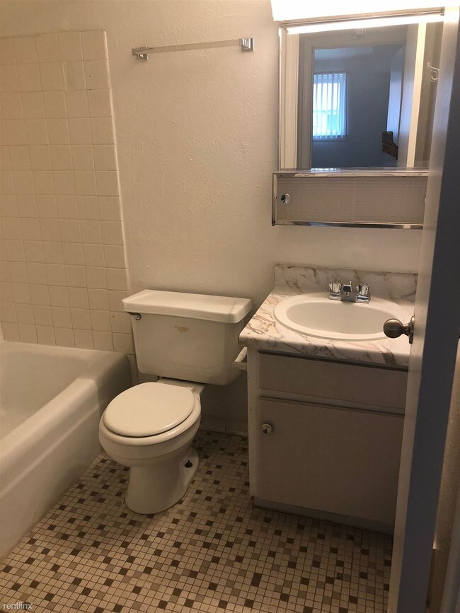Building Photo - 1 br, 1 bath Apartment - 793 Green Rd Apt 318