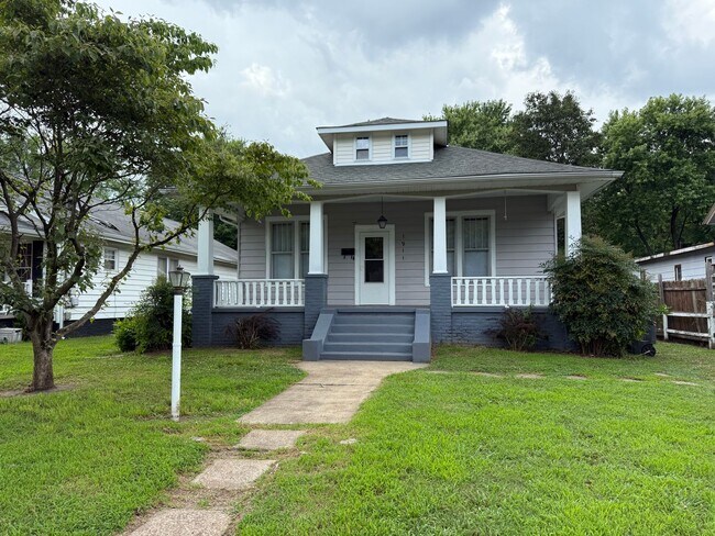 Building Photo - Beautiful 3 bedroom Craftsman  for rent