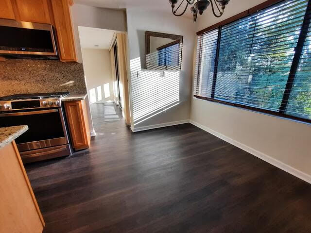 Foto del edificio - 8721 Hayshed Ln