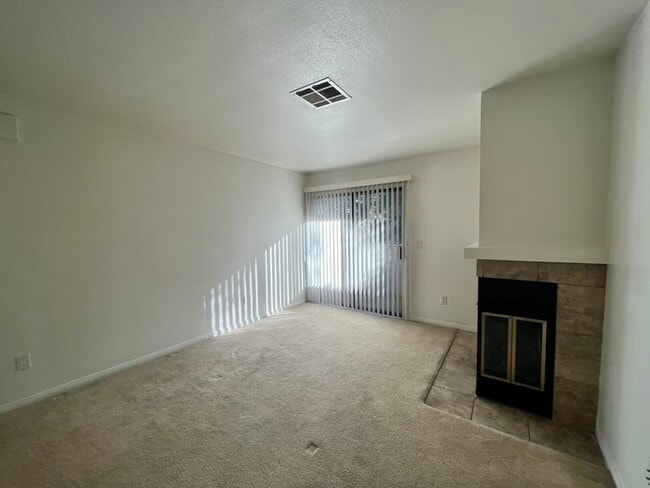 Foto del edificio - Charming 1 bedroom, 1 bathroom condo in Sacramento