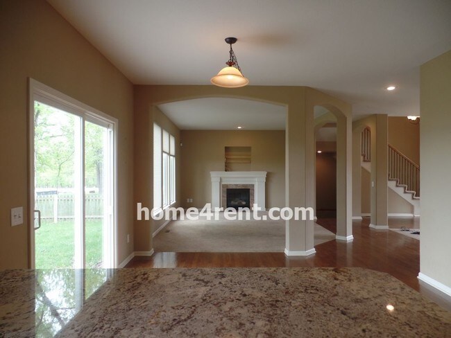 Building Photo - 1332 NE Kenwood Dr