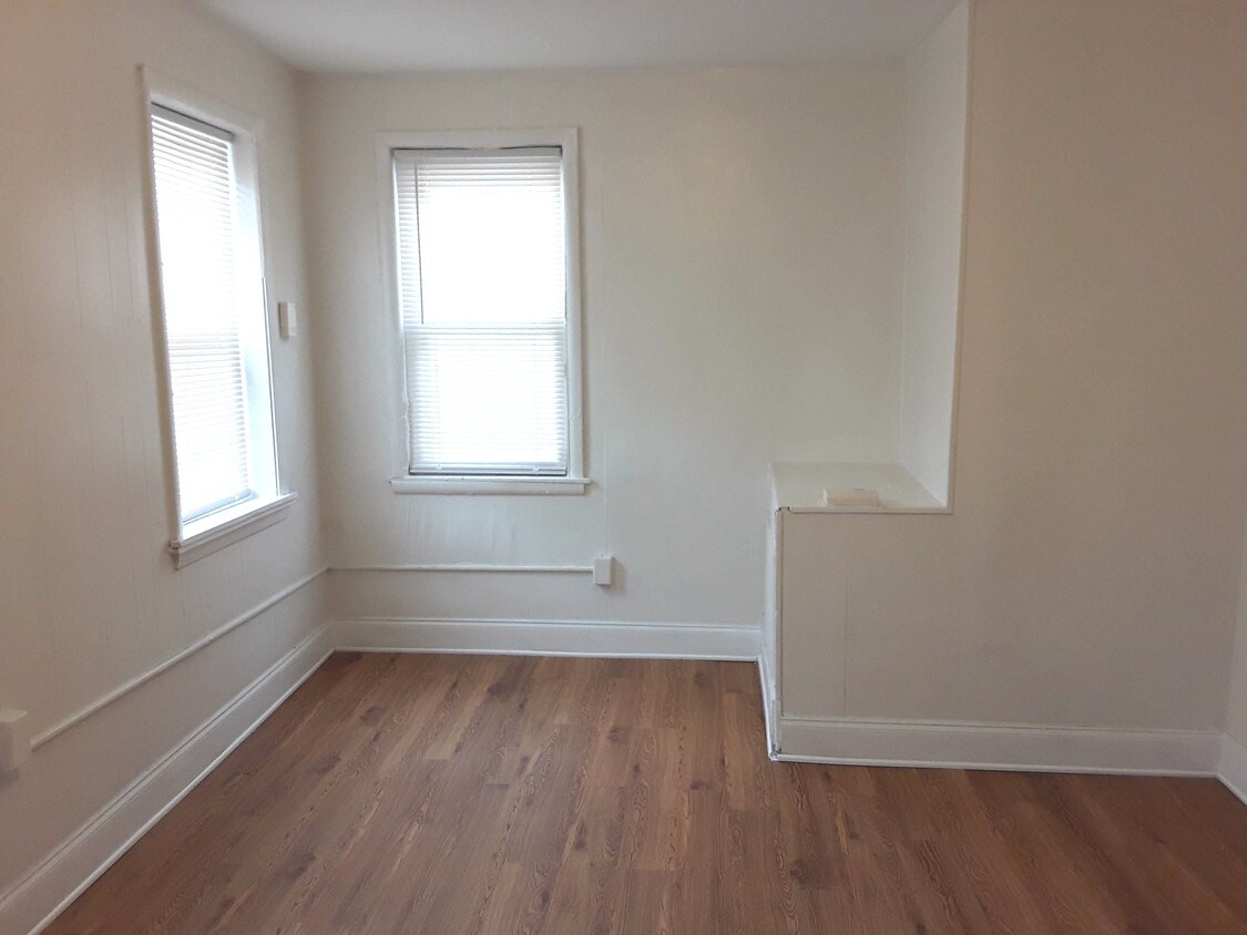 Primary Photo - 400 Welsh St