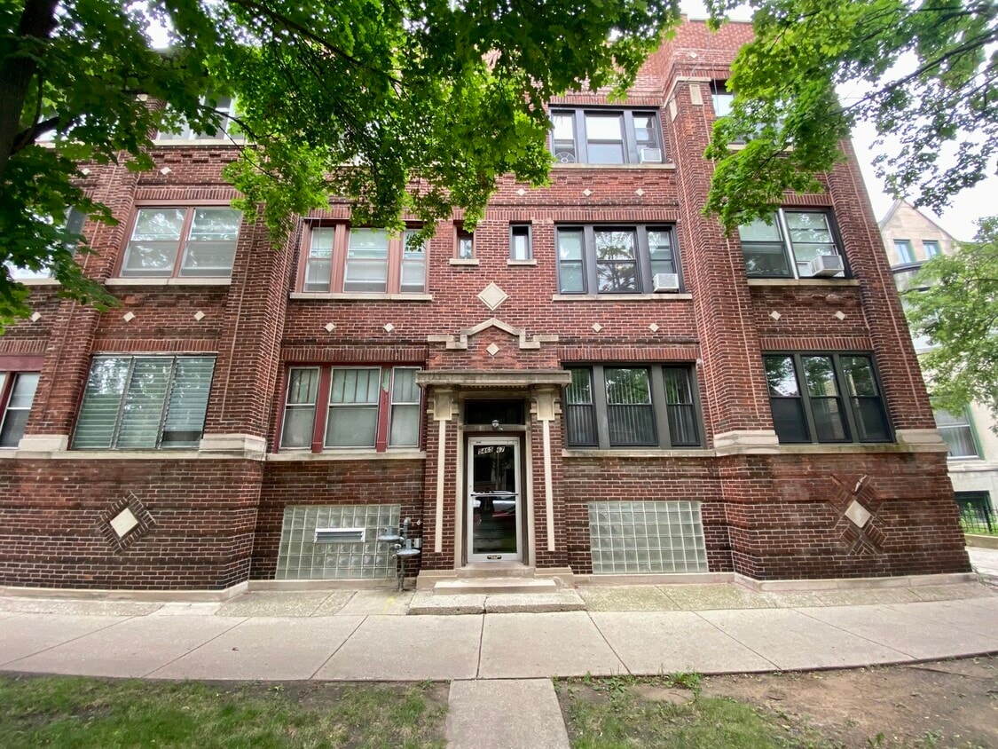 Primary Photo - 5465 S Ellis Ave