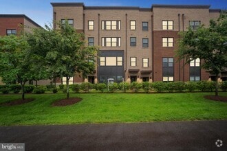 Building Photo - 44764 Tiverton Sq