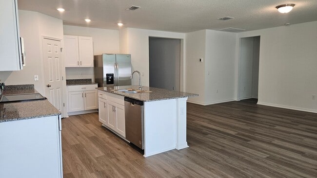 Foto del edificio - Like New Home in Deer Run at Crosswinds!