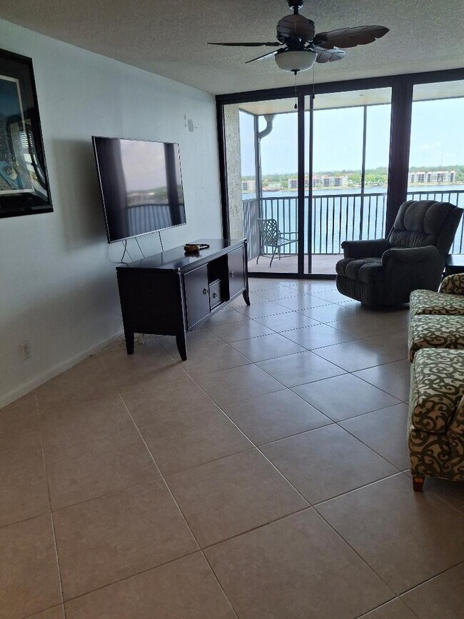 Foto del edificio - 105 Lake Emerald Dr