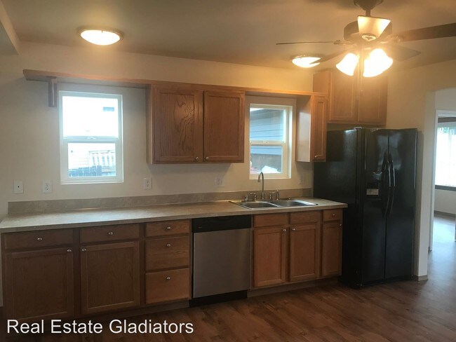 Building Photo - 3 br, 2 bath House - 1418 E. Casino Road