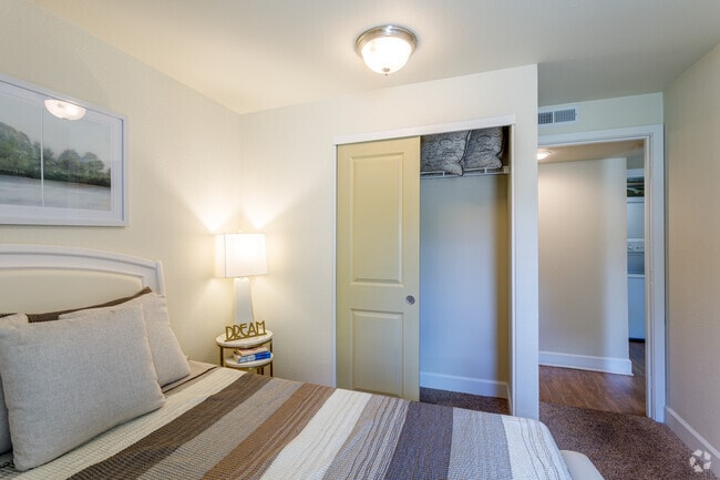 2BR, 1BA - Windsor - ReNew Kennedy Park