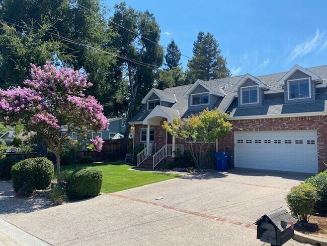 Building Photo - Great home near the downtown Los Gatos area!