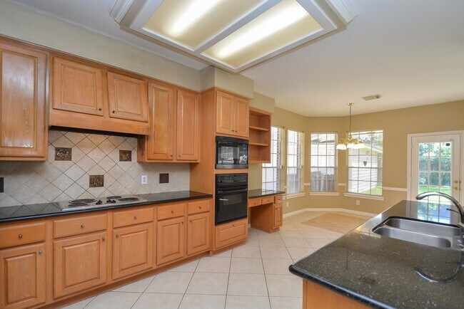 Building Photo - 17415 Fountainview Cir
