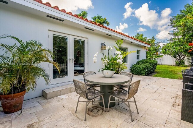 Foto del edificio - 1360 SW 16th St