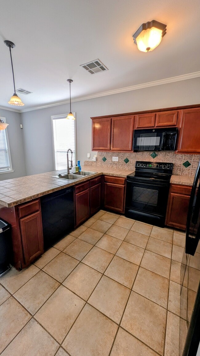 Building Photo - 39 Brandon Hall Dr