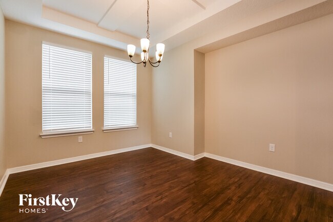 Building Photo - 804 Boxelder Ave