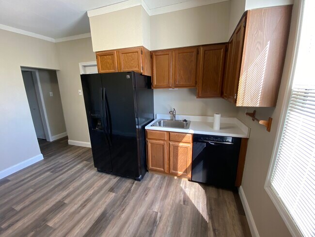 Building Photo - 9850 Luna Ave
