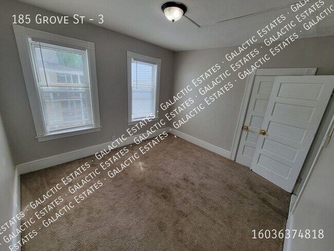 Building Photo - East Side Gigantic 4 bedroom 1 bath apartment