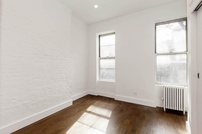 Building Photo - 222 E 27th St