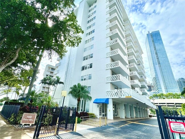 Building Photo - 1430 Brickell Bay Dr