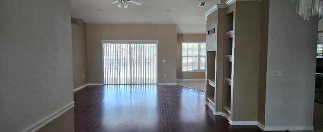 Building Photo - 2635 Highlands Vue Pkwy