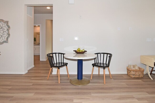 Building Photo - Raindance main floor condo move in ready.