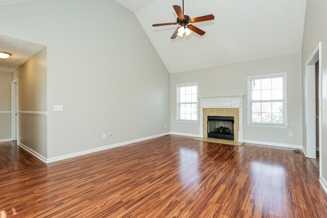 Foto del edificio - 3128 Hardwood Dr